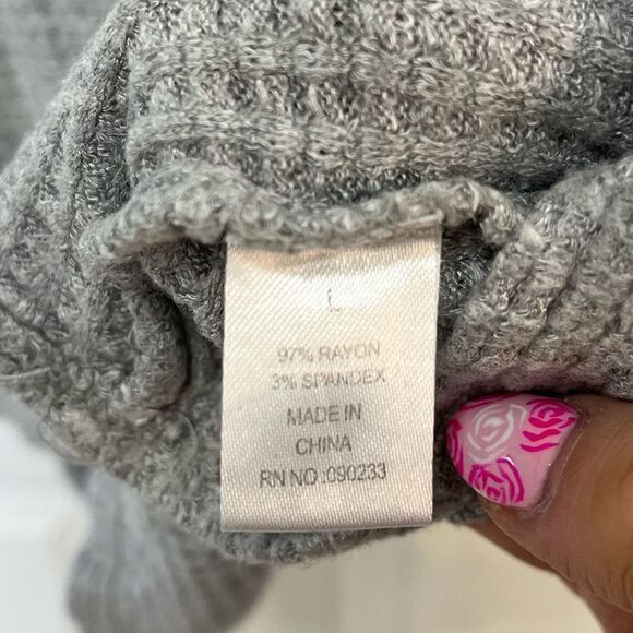 Me to We Grey Crop Long Sleeve - Picture 6 of 8